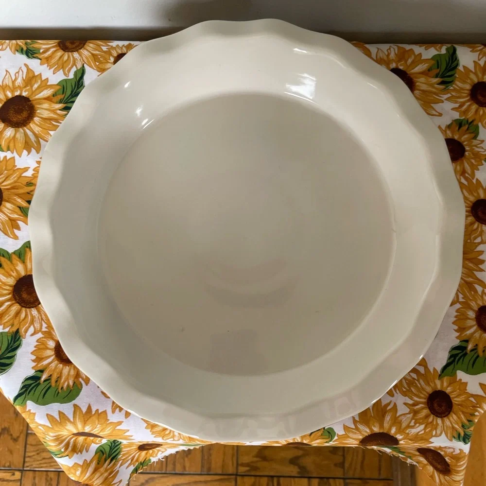 Stoneware Wavy Edge Pie Plate